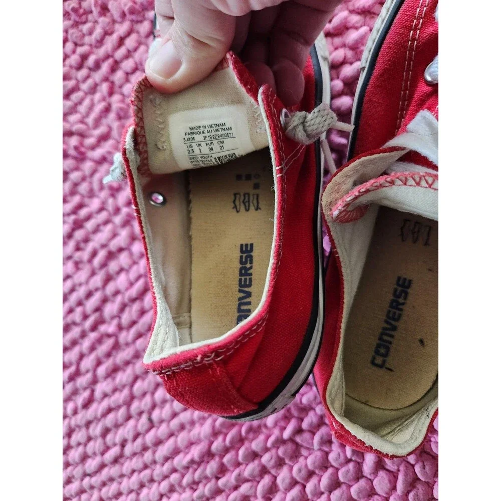 Converse shoe red